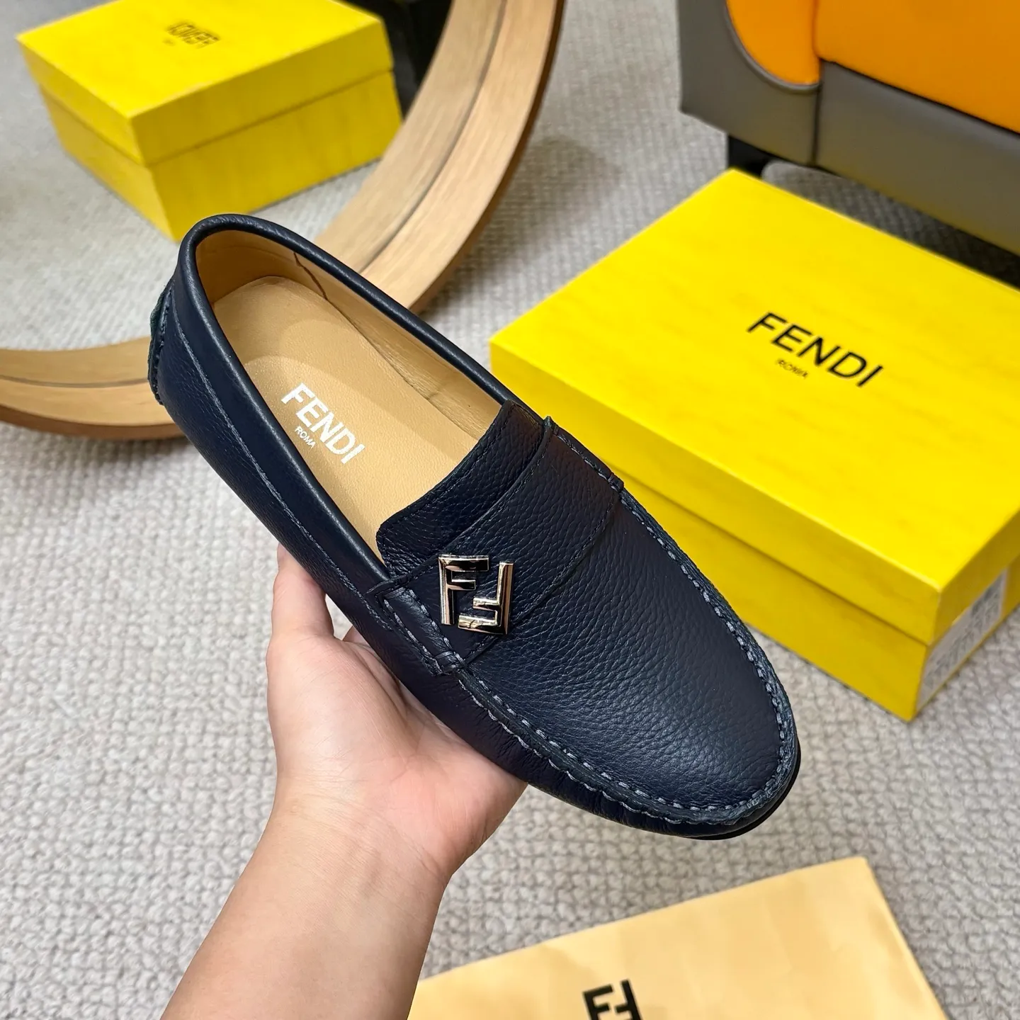 Men's shoes 💰420 [FENDI Fendi] 2⃣️0⃣️2⃣️5️⃣New Milan men's fashion lazy catwalk style ✅ fashionable casual beanie shoes, imported calfskin fabric, super smooth texture, sweat-absorbent and breathable, (sheepskin lining). Metal LOGO on the shoe body, Medusa avatar, irregular avatar, high-end craftsmanship logo✅ French Loft set foot design style 👟Low-key and elegant, great on-foot effect... Men's shoe size: 38-46 (4-12)